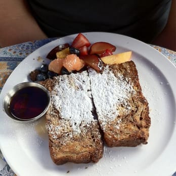Bonjour Brioche - French Toast with Maple Syrup and Fresh Fruit - Breakfast & Brunch Near Me - Toronto, Ontario
