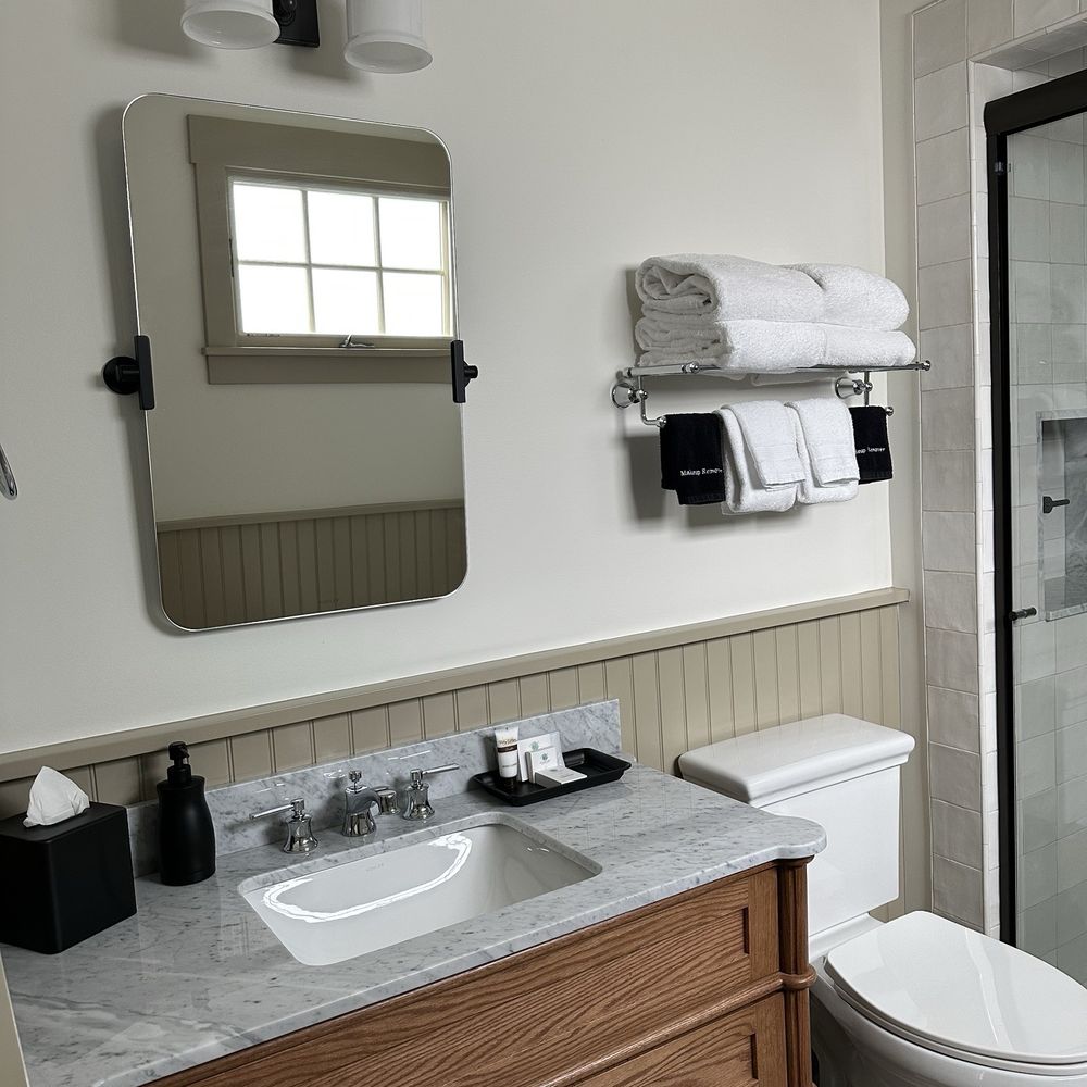 Roche Harbor Resort - Bathroom - Resorts Near Me - Roche Harbor, Washington Roche Harbor Resort - Bathroom - Resorts Near Me - Roche Harbor, Washington