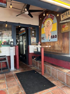 Dixie Pig Bar-B-Q by null