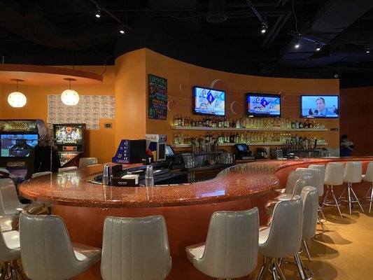 Continental Pool Lounge by null
