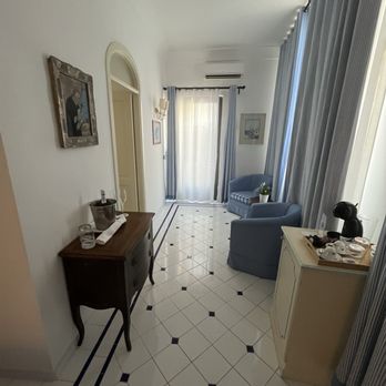 Albergo Miramare - The master bedroom lounge area. - Hotels Near Me - Positano, SA