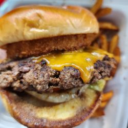 Nest Burger - Big Ole Plano BBQ Burger