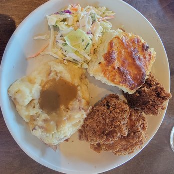 Culinary Dropout - Fried chicken with buttermilk biscuit, gravy and smashed potatoes. (It was just okay for me) - New American Near Me - Austin, Texas Culinary Dropout - Fried chicken with buttermilk biscuit, gravy and smashed potatoes. (It was just okay for me) - New American Near Me - Austin, Texas