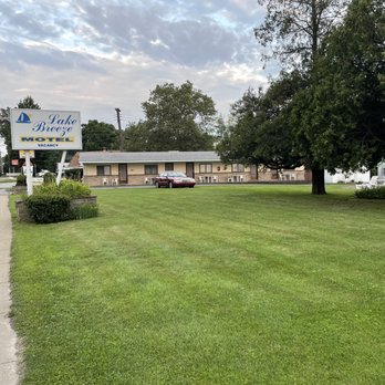 Lake Breeze Motel - Look for this sign! - Hotels Near Me - Erie, Pennsylvania Lake Breeze Motel - Look for this sign! - Hotels Near Me - Erie, Pennsylvania