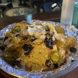 Nachos - disappointed with no cheesy sauce & sparse cheese Nachos - disappointed with no cheesy sauce & sparse cheese