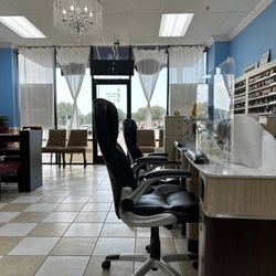 Lisa’s Nails Carolina Beach - Inside view