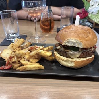 Paragon Tap & Table - Fajita Burger + Fajita Fries - New American Near Me - Clark, New Jersey