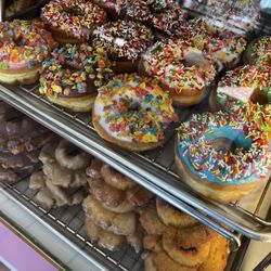 Dolly's Donuts - A nice collection of available donuts