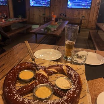 Treadwell Park - Giant pretzel - Beer Bar Near Me - New York, New York
