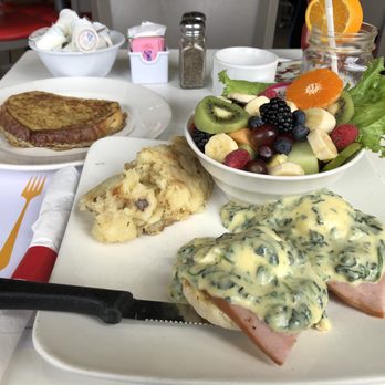 Allô! Mon Coco - Rockyfeller with a side of French Toast - Breakfast & Brunch Near Me - Lasalle, Quebec