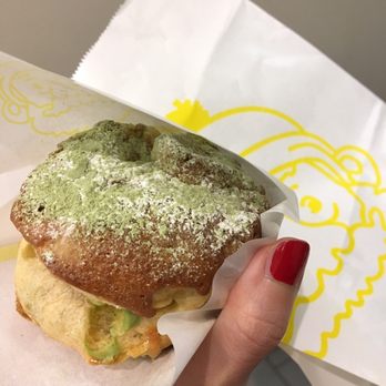 Beard Papa's - Desserts Near Me - Flushing, New York