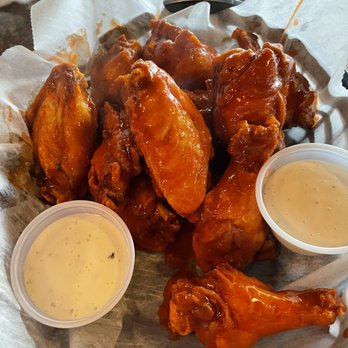 Trader's Mill Grill & Bar - Hot chicken wings - Sports Bars Near Me - Indianapolis, Indiana