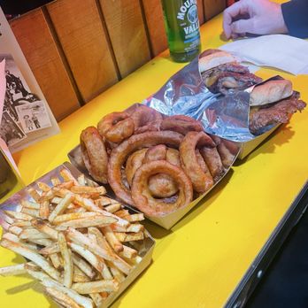 Moseys Burgers - Burgers Near Me - Cayucos, California