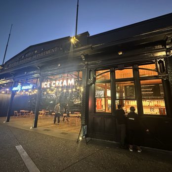 Molly Moon’s - Ice Cream & Frozen Yogurt Near Me - Seattle, Washington