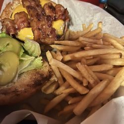 Bill's Place Bar & Grill - Bacon cheeseburger