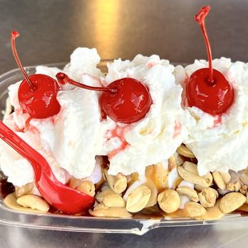 Little Man Ice Cream - Banana split - Ice Cream & Frozen Yogurt Near Me - Denver, Colorado Little Man Ice Cream - Banana split - Ice Cream & Frozen Yogurt Near Me - Denver, Colorado