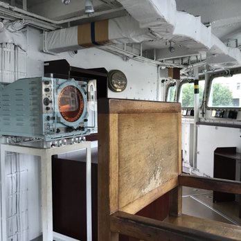 HMS Belfast - Captain's chair. - Museums Near Me - London, XGL HMS Belfast - Captain's chair. - Museums Near Me - London, XGL