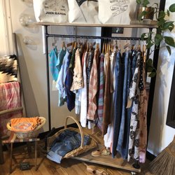 Ren Market - Clothing rack