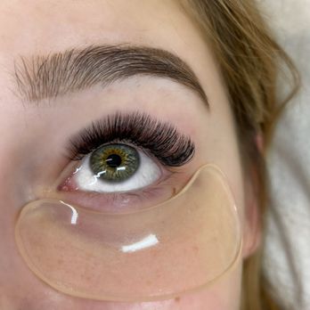 LMK Beauty Bar - Volume full set with added cool down eye mask - Eyelash Service Near Me - Clarence, New York LMK Beauty Bar - Volume full set with added cool down eye mask - Eyelash Service Near Me - Clarence, New York