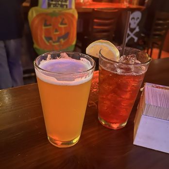 Advice Booth - Beer and cocktail - Bars Near Me - Portland, Oregon