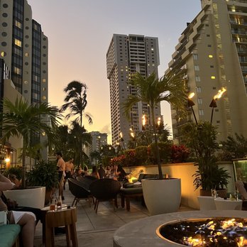 Hideout - View from the fireplace at sunset - Bars Near Me - Honolulu, Hawaii