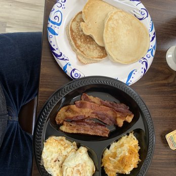 Fresh Garden Market - Smokehouse breakfast. - Barbeque Near Me - Senatobia, Mississippi
