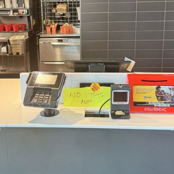 McDonald's - I ask for help and received no communication by the manager in the back - Fast Food Near Me - Aurora, Colorado