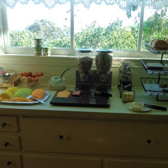 Banning House Lodge - Ample breakfast to last most of the day. Latte's made per request. - Bed & Breakfast Near Me - Avalon, California Banning House Lodge - Ample breakfast to last most of the day. Latte's made per request. - Bed & Breakfast Near Me - Avalon, California