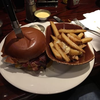 Hard Rock Cafe - Hickory bacon cheeseburger - American Near Me - Rome, RM Hard Rock Cafe - Hickory bacon cheeseburger - American Near Me - Rome, RM