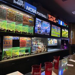 Charlie's Bar & Grill - Indoor bar area