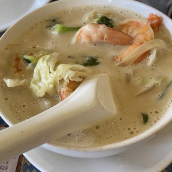 Naung Mai Thai Kitchen - Green shrimp curry - Thai Near Me - Hilo, Hawaii