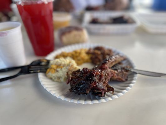 Bowlegged B.B.Q by null