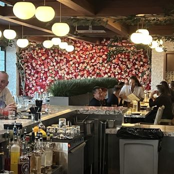 Selvin’s Restaurant & Lounge - Artful floral decor - New American Near Me - Thousand Oaks, California