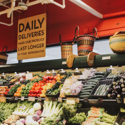 MOM's Organic Market