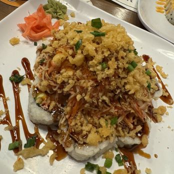 Drakes - Lava roll - Sushi Bars Near Me - O'Fallon, Missouri