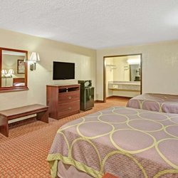 Super 8 by Wyndham Shawnee - 2 Queen Bed Room