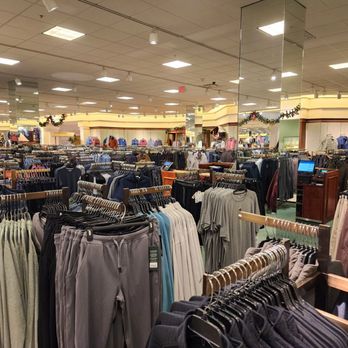 Von Maur - Department Stores Near Me - Lombard, Illinois