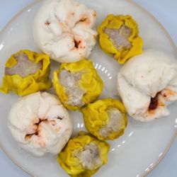 Pearlridge Farmers' Market - Ocean Dim Sum char siu bao and pork hash