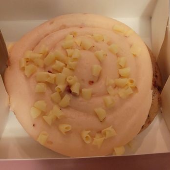 Crumbl - Murfreesboro - Strawberry Cake - Desserts Near Me - Murfreesboro, Tennessee Crumbl - Murfreesboro - Strawberry Cake - Desserts Near Me - Murfreesboro, Tennessee
