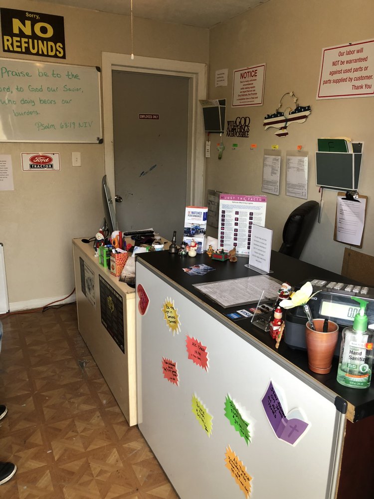 CARBONE’S PROFESSIONAL AUTO CARE Auto Repair 1714 Fern Palm Dr