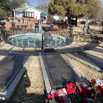 Graceland - Meditation garden - Museums Near Me - Memphis, Tennessee Graceland - Meditation garden - Museums Near Me - Memphis, Tennessee