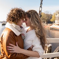 Sandra Herrero Photography | Amsterdam Photographer - Cute Lesbian couple photo session in Amsterdam