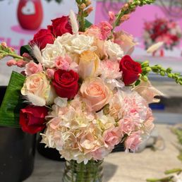 Beautiful arrangement that was delivered same day Beautiful arrangement that was delivered same day
