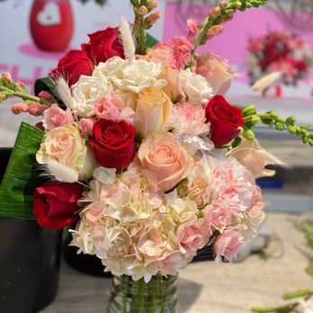 In Bloom Floral Design - Beautiful arrangement that was delivered same day - Florists Near Me - Guttenberg, New Jersey In Bloom Floral Design - Beautiful arrangement that was delivered same day - Florists Near Me - Guttenberg, New Jersey