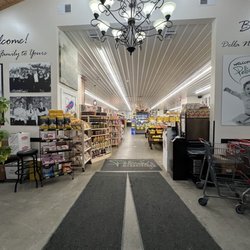 Pellicano's Marketplace - Entrance