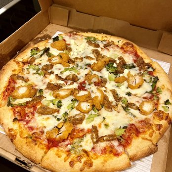 Vertoris Pizza House - Fried chicken, eggplant, broccoli, spinach, garlic and feta (bc feta makes everything betta lol) - Pizza Near Me - Bradenton, Florida