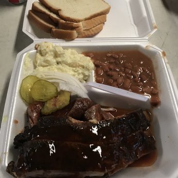 Yo Mama's Pit Bbq - My 3-meat meal - Barbeque Near Me - Montgomery, Texas