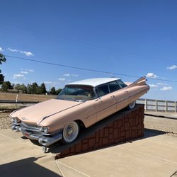 Cadillac Ranch Gift Shop - Cadillac outside