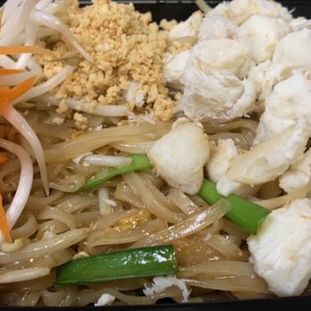 Zabb PuTawn - Pad Thai with Crab meat. - Thai Near Me - New York, New York Zabb PuTawn - Pad Thai with Crab meat. - Thai Near Me - New York, New York