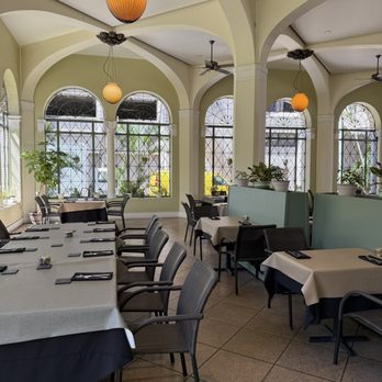 Cafe Julia - Romantic dining - Cafes Near Me - Honolulu, Hawaii